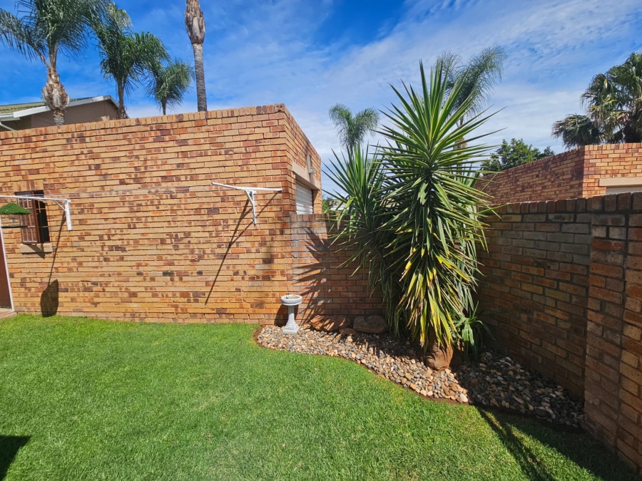 To Let 2 Bedroom Property for Rent in Langenhovenpark Free State